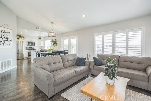 32 Carriage Drive, Lake Forest CA: https://media.crmls.org/medias/dbbebbc2-aee0-41f6-8a49-ce5316b631e6.jpg