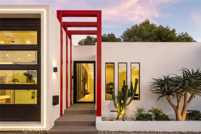 Detail Gallery Image 3 of 51 For 22020 Alizondo, Woodland Hills,  CA 91364 - 3 Beds | 3 Baths