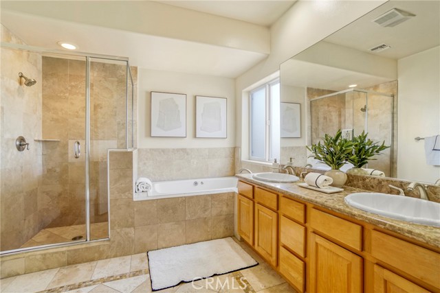 Detail Gallery Image 19 of 38 For 11923 Darlington Ave #302,  Los Angeles,  CA 90049 - 3 Beds | 3 Baths