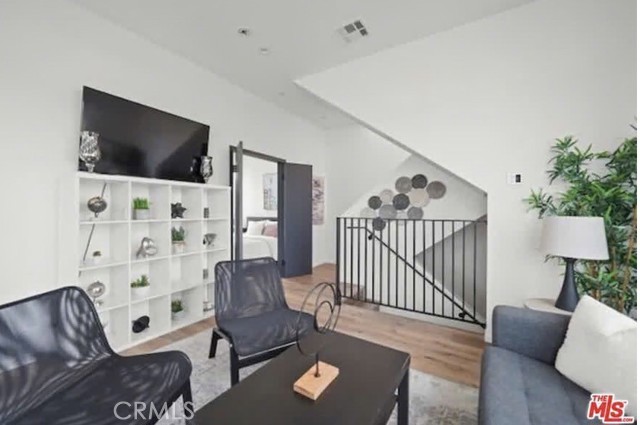 Detail Gallery Image 4 of 17 For 4537 W 16th #1/2,  Los Angeles,  CA 90019 - 3 Beds | 2 Baths