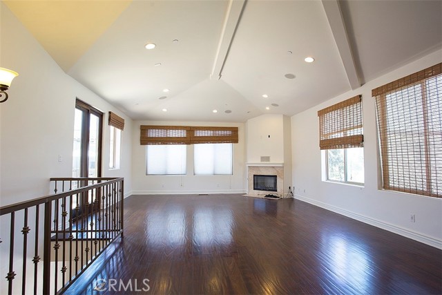 Detail Gallery Image 4 of 17 For 2621 Carnegie Ln #C,  Redondo Beach,  CA 90278 - 3 Beds | 2/1 Baths