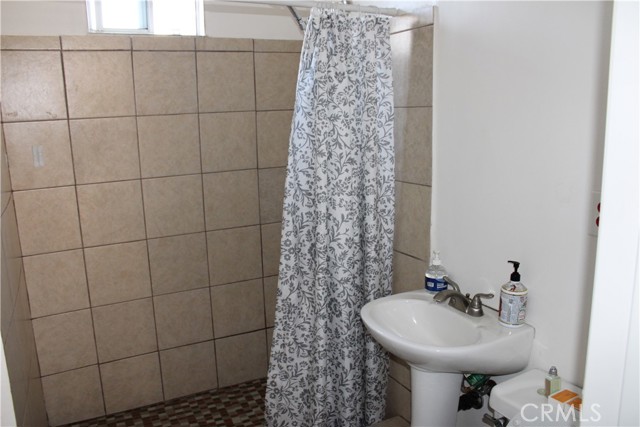 132 W 82nd Street #3, Los Angeles, CA, 90003 132 W 82nd Street #3, Los Angeles, CA, 90003
