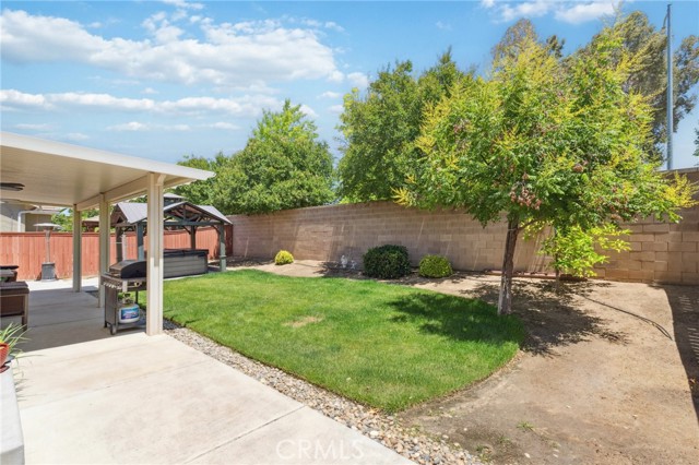 1697 Whiteash Avenue, Clovis CA: https://media.crmls.org/medias/dbc28ccf-3015-4451-b978-262289312236.jpg