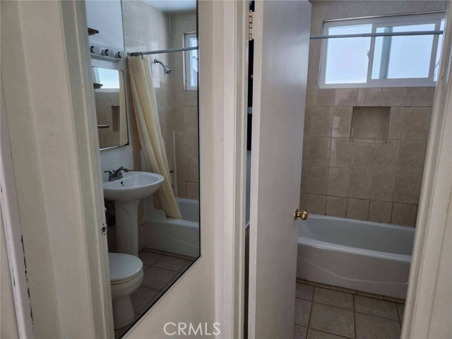 Detail Gallery Image 7 of 32 For 15718 1/2 Larch Ave, Lawndale,  CA 90260 - 4 Beds | 3 Baths