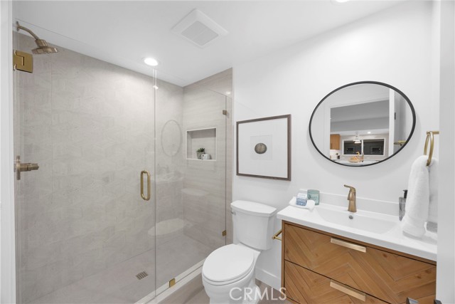 Detail Gallery Image 15 of 33 For 20942 Queens Park, Huntington Beach,  CA 92646 - 5 Beds | 3 Baths