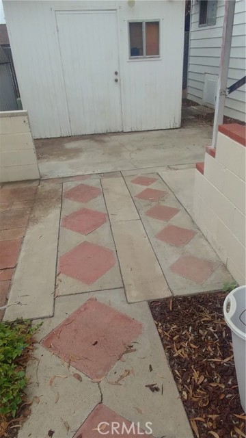 SIDE YARD/PATIO