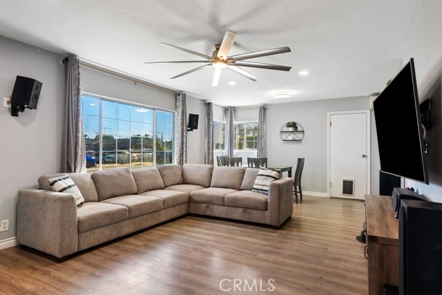 Detail Gallery Image 4 of 20 For 1711 Glenpark St, Pomona,  CA 91768 - 3 Beds | 1 Baths