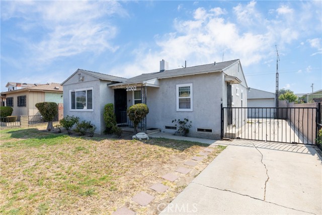 Detail Gallery Image 2 of 30 For 2002 N Salinas Ave, Los Angeles,  CA 90059 - 2 Beds | 1 Baths