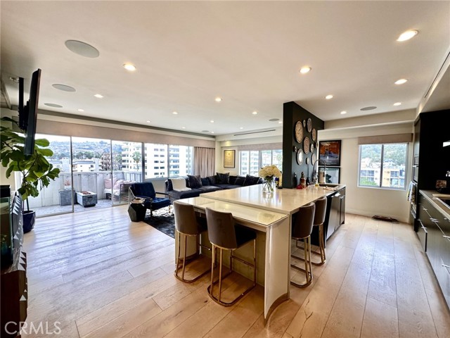 Detail Gallery Image 2 of 29 For 7135 Hollywood Bld #909,  Los Angeles,  CA 90046 - 1 Beds | 2 Baths