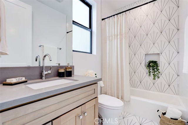 2621 Gates Avenue, Redondo Beach, California 90278, 4 Bedrooms Bedrooms, ,4 BathroomsBathrooms,Residential,Sold,Gates,PV23085389