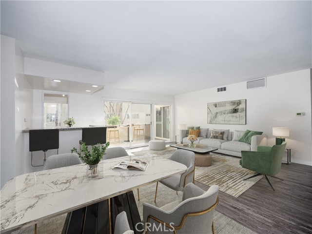 Detail Gallery Image 6 of 28 For 5411 Tyrone, Sherman Oaks,  CA 91401 - 3 Beds | 3 Baths