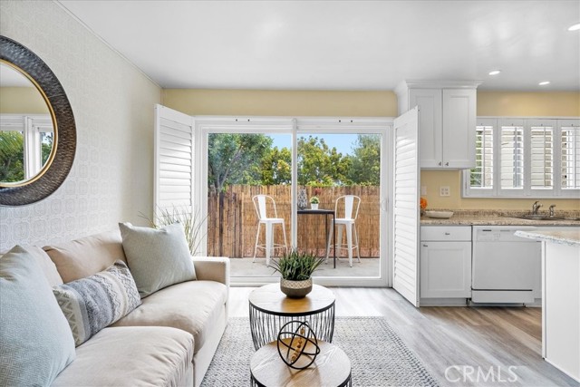 Family room/den/office off kitchen