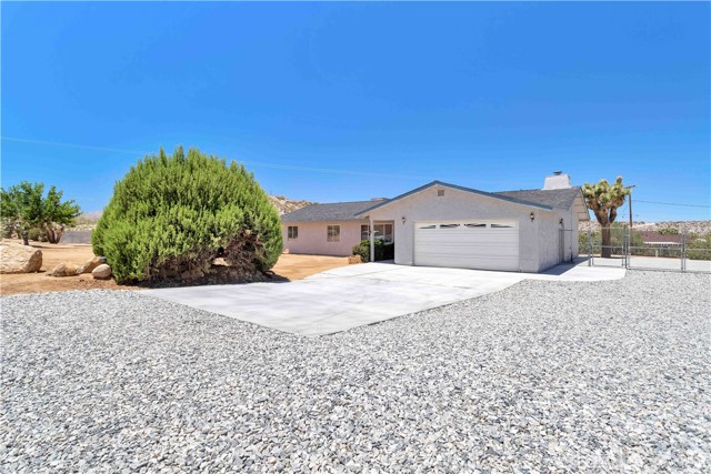 Detail Gallery Image 1 of 1 For 58066 Carlyle Dr, Yucca Valley,  CA 92284 - 3 Beds | 2 Baths