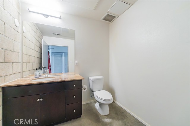 Detail Gallery Image 17 of 30 For 116 S Harbor Bld #102,  Anaheim,  CA 92805 - 2 Beds | 2/1 Baths