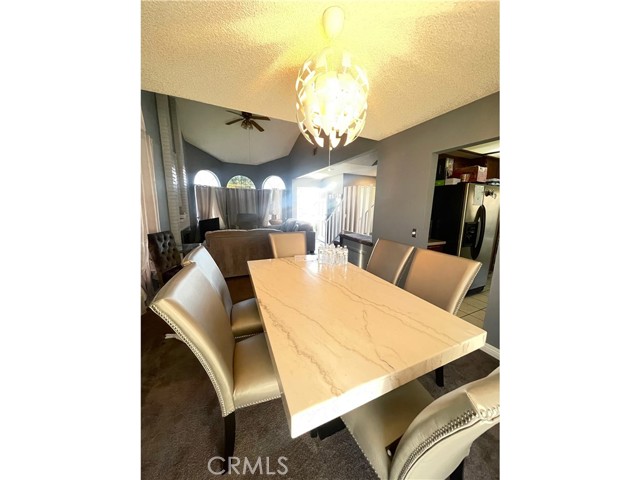 11557 Oakwood, Fontana CA: https://media.crmls.org/medias/dbc9ea71-11b5-46a5-9f32-8d300a21b1ee.jpg