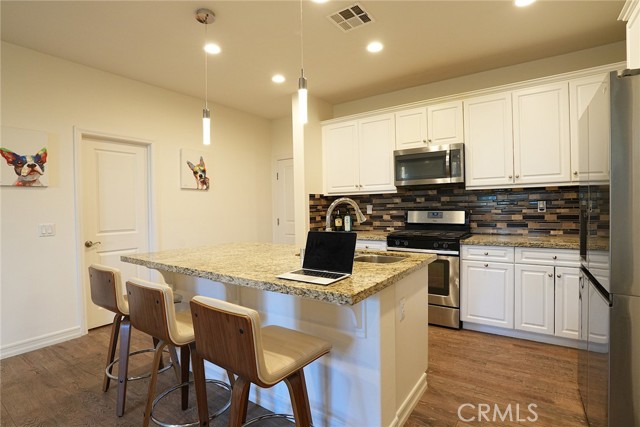 Detail Gallery Image 2 of 13 For 2908 E via Fiano, Ontario,  CA 91764 - 3 Beds | 2/1 Baths