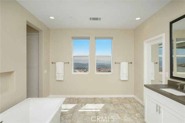 Detail Gallery Image 22 of 46 For 28511 Sparrow Way, Saugus,  CA 91350 - 5 Beds | 5 Baths