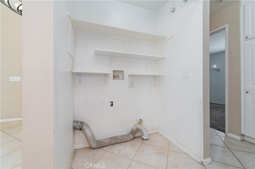 https://media.crmls.org/medias/dbca933a-b8da-44e1-b51b-12214864d015.jpg?preset=X-Large