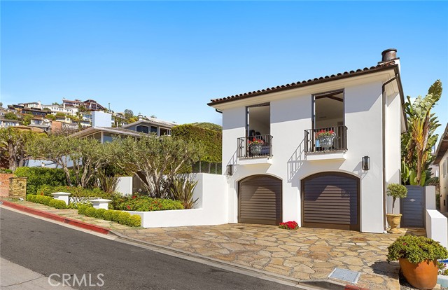 Detail Gallery Image 3 of 58 For 328 Emerald Bay, Laguna Beach,  CA 92651 - 4 Beds | 4/1 Baths