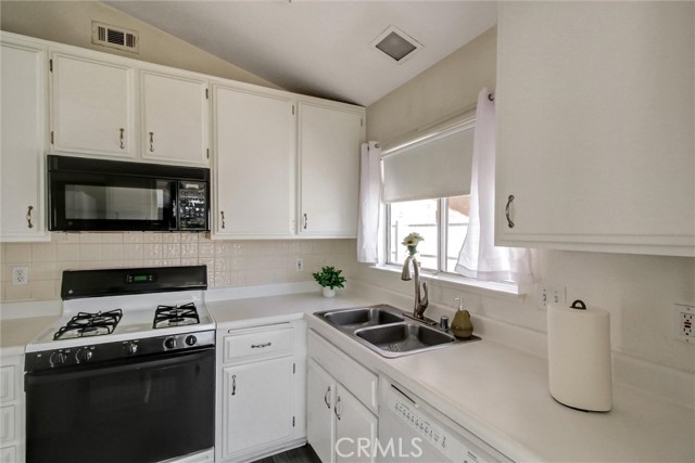 Detail Gallery Image 12 of 25 For 14934 Curry, Moreno Valley,  CA 92553 - 3 Beds | 2 Baths
