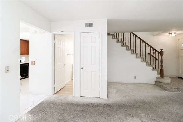 345 Jeremiah Drive, Simi Valley CA: https://media.crmls.org/medias/dbcae5cc-ce44-4813-8137-84bed046f47c.jpg