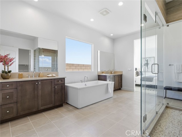 Detail Gallery Image 24 of 36 For 24150 W Corte Zafiro, Valencia,  CA 91354 - 4 Beds | 4/1 Baths