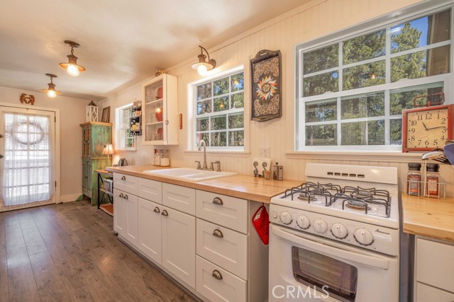 Detail Gallery Image 9 of 30 For 285 Spruce Ln, Sugarloaf,  CA 92386 - 2 Beds | 1 Baths