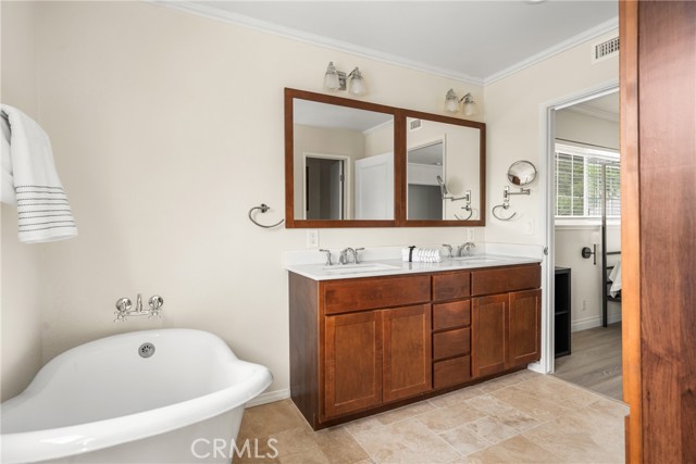 19201 Barrett Lane, North Tustin CA: https://media.crmls.org/medias/dbcea5fe-8354-4d00-acc6-cc00da4e8bf8.jpg