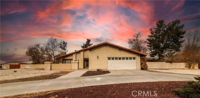 Detail Gallery Image 3 of 40 For 19976 Eyota Rd, Apple Valley,  CA 92308 - 3 Beds | 2/1 Baths