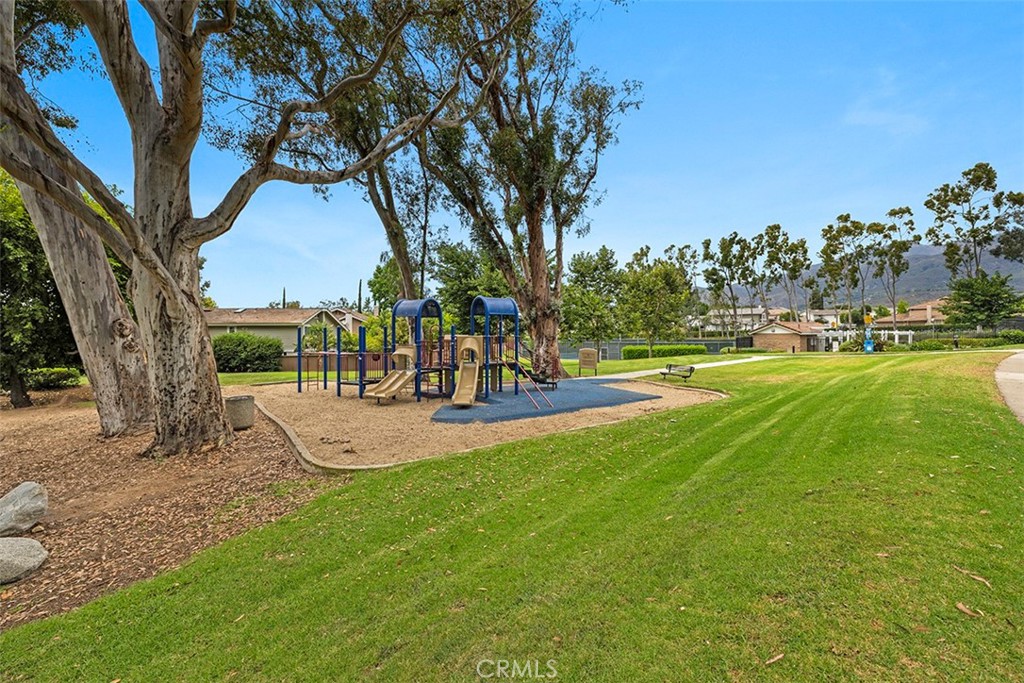 https://media.crmls.org/medias/dbcf5949-898c-42d3-a7b4-4c2dcd396f4b.jpg?preset=X-Large