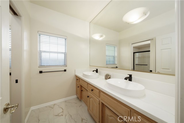 Detail Gallery Image 24 of 54 For 7301 Calle Sagrada, Bakersfield,  CA 93309 - 5 Beds | 4 Baths