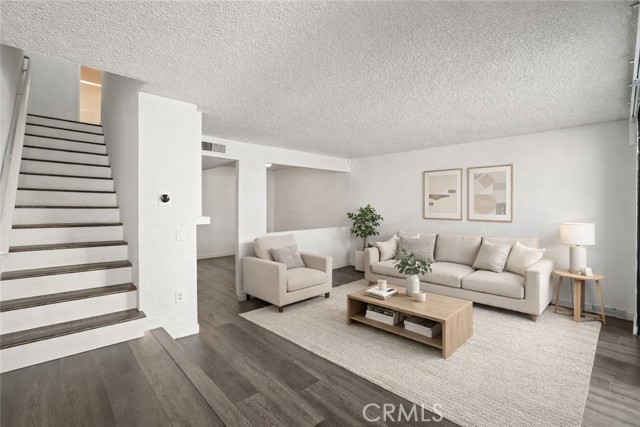 Detail Gallery Image 2 of 47 For 22038 Vanowen St. #215,  Woodland Hills,  CA 91303 - 2 Beds | 3 Baths