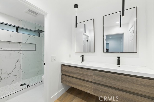 21720 Hart Street, Canoga Park CA: https://media.crmls.org/medias/dbd1adf0-df21-4312-a533-48632cf3f6fc.jpg