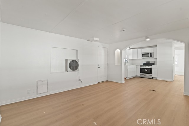 11420 Lee Avenue, Adelanto CA: https://media.crmls.org/medias/dbd1e530-b5ff-44d9-9807-aa50cec7f746.jpg