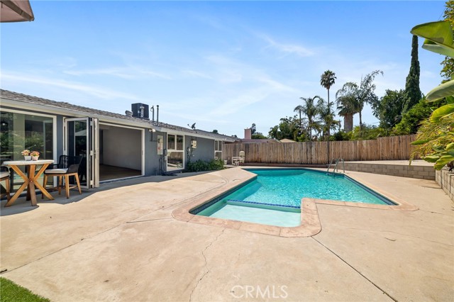19945 Gresham Street, Northridge CA: https://media.crmls.org/medias/dbd4bad4-1ff0-48a4-adde-21aa4d4ea8ea.jpg