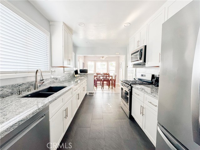 Detail Gallery Image 4 of 20 For 4344 Nipomo, Lakewood,  CA 90713 - 3 Beds | 2 Baths