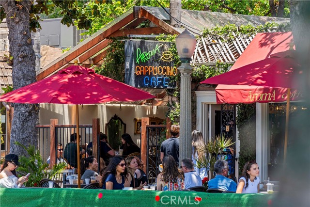 4180 Tujunga Avenue, Studio City CA: https://media.crmls.org/medias/dbd5d159-941b-42cd-841a-7f73ac9389b4.jpg
