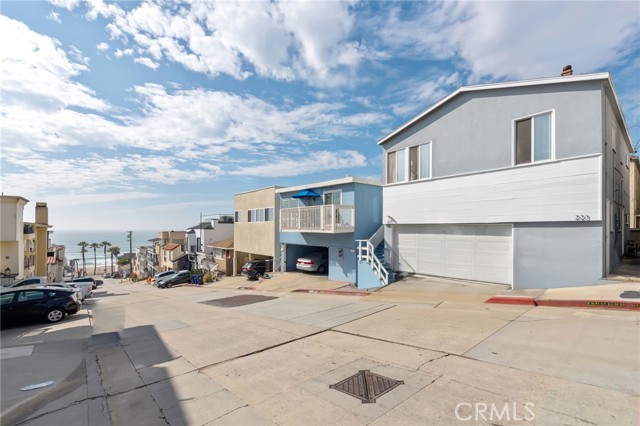 221 40th Street, Manhattan Beach, California 90266, ,Residential Income,For Sale,40th,SB25040717