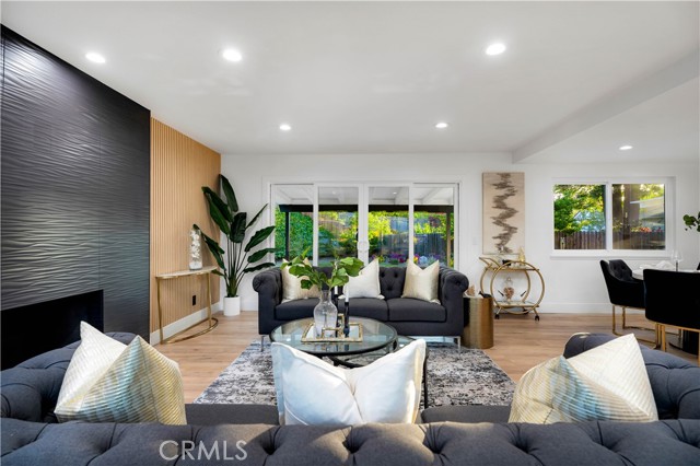 Detail Gallery Image 9 of 39 For 1061 Colby Cir, Thousand Oaks,  CA 91362 - 4 Beds | 3 Baths