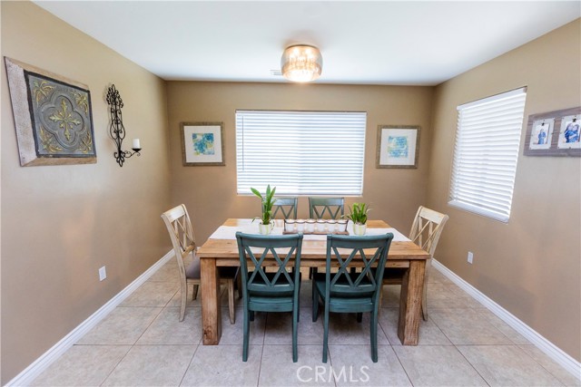 Detail Gallery Image 13 of 29 For 12307 Fairburn Way, Bakersfield,  CA 93312 - 4 Beds | 2 Baths