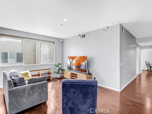 Detail Gallery Image 5 of 26 For 12922 Union #302,  Hawthorne,  CA 90250 - 2 Beds | 2 Baths