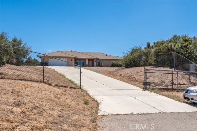 Detail Gallery Image 7 of 37 For 9735 Highland Rd, Oak Hills,  CA 92344 - 3 Beds | 3 Baths