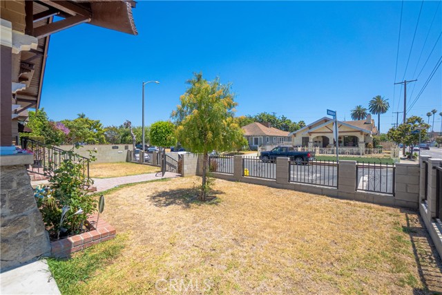 2289 W 29th Place, Los Angeles CA: https://media.crmls.org/medias/dbd8c502-fc84-475a-844b-8acc59f0cc39.jpg