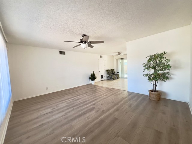 Detail Gallery Image 2 of 28 For 1521 W Westmont, Hemet,  CA 92543 - 2 Beds | 2 Baths