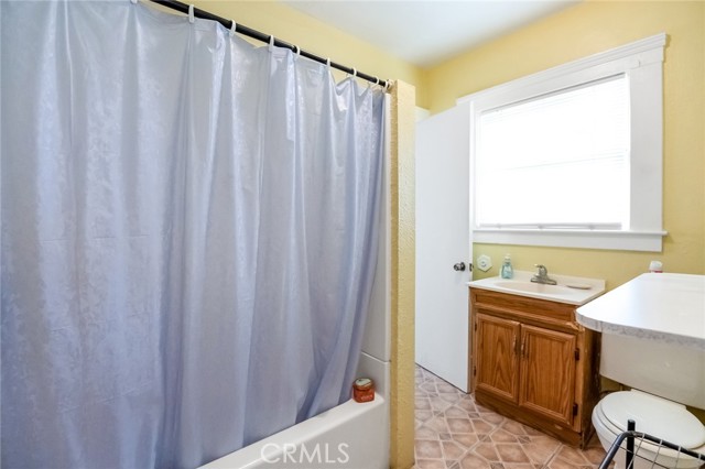 Detail Gallery Image 9 of 12 For 414 W Cameron, Hanford,  CA 93230 - 2 Beds | 1 Baths