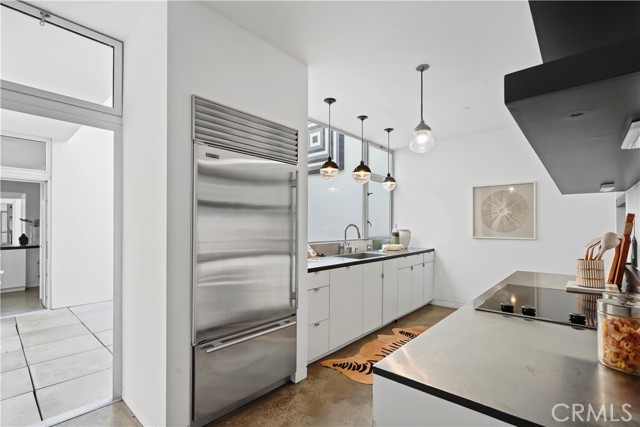 1121 Abbot Kinney Boulevard, Venice CA: https://media.crmls.org/medias/dbdaa152-5791-45c2-a12b-3b95d896ed56.jpg