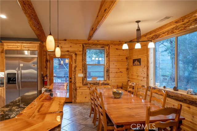 Detail Gallery Image 11 of 44 For 43451 Sheephorn Rd, Big Bear Lake,  CA 92315 - 6 Beds | 4/1 Baths