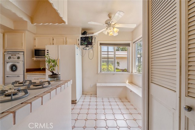 6913 Rubio Avenue, Lake Balboa CA: https://media.crmls.org/medias/dbdbcaae-7ef2-44f7-843c-558420785da4.jpg