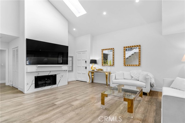 456 E San Jose Avenue, Burbank CA: https://media.crmls.org/medias/dbdc01d3-ecbc-4da2-8c8a-bdd0aa50f368.jpg