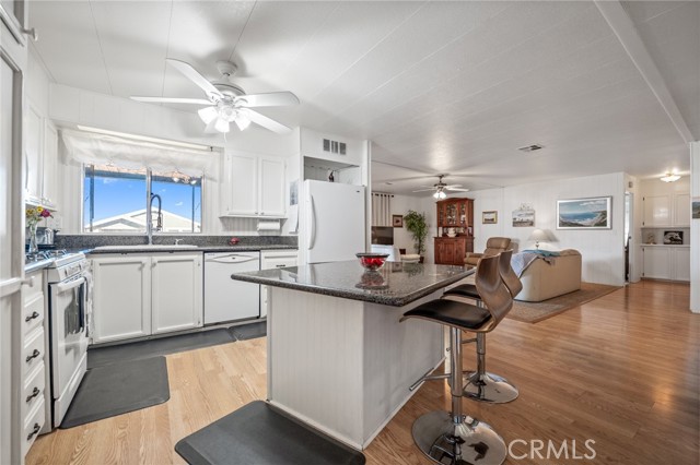 Detail Gallery Image 11 of 38 For 7501 Palm Ave #111,  Yucca Valley,  CA 92284 - 2 Beds | 2 Baths